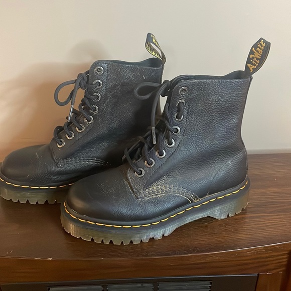 Black doc martens - Picture 1 of 5